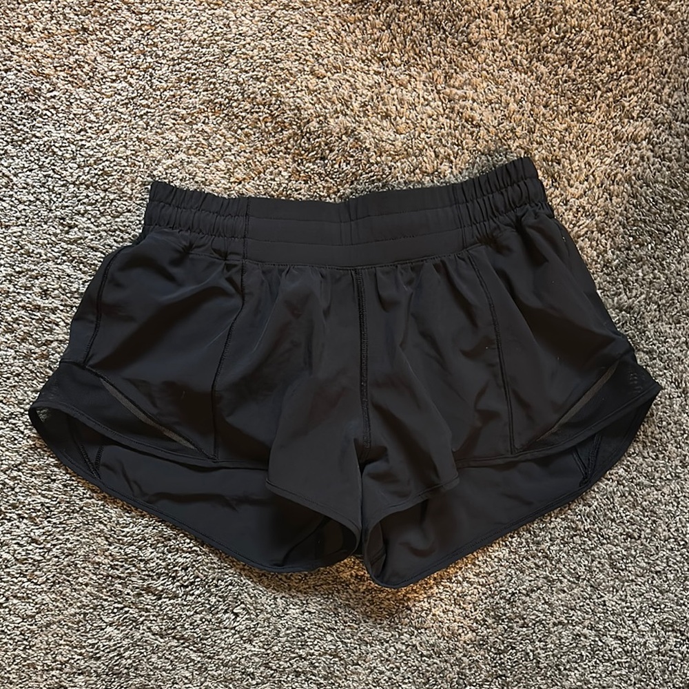 Lululemon Hotty Hot Low Rise Lined Shorts 2.5”